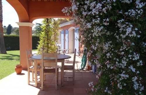 Mandelieu-La-Napoule Villa | Cannes Mandelieu villa with private pool.