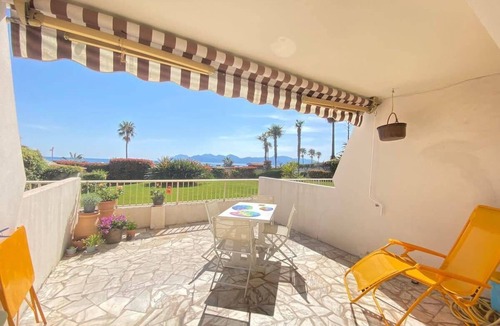 Le Suquet Apartment | Cannes near the old port, quiet studio with terrace and sea view