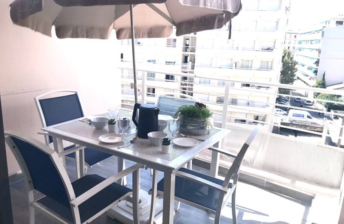 Cannes Old Town Apartment | CANNES Suquet Film festival 50M from Beach 2 BDR apartment with terrace and pool