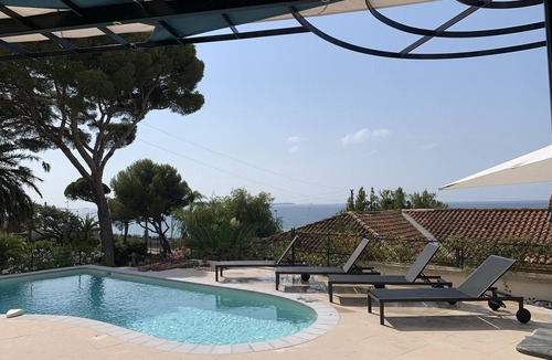 La Croix des Gardes House | CANNES VILLA SWIMMING POOL, SEA VIEW,15 MN PALAIS DU FESTIVAL,1 MN BEACH ON FOOT