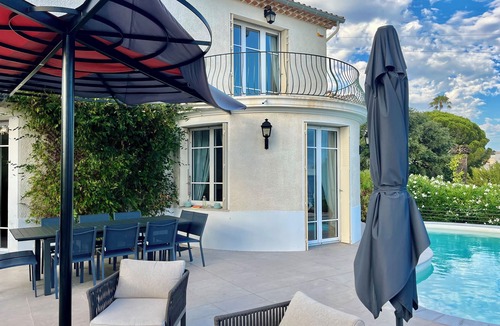 La Croix des Gardes House | CANNES VILLA SWIMMING POOL, SEA VIEW,15 MN PALAIS DU FESTIVAL,1 MN BEACH ON FOOT