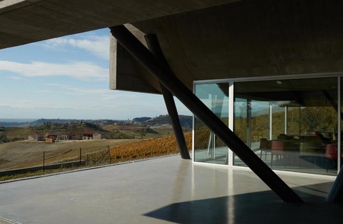 Monforte d'Alba House | Cantina dei 5 Sogni