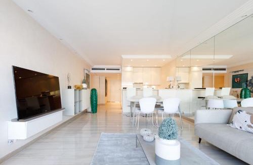 Cannes City Centre Apartment | Carlton area chic 2 bedrooms 2 baths
