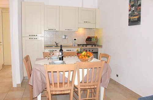 Puntone House | Casa Aliade C: A welcoming apartment that is part of a villa surrounded by the greenery.