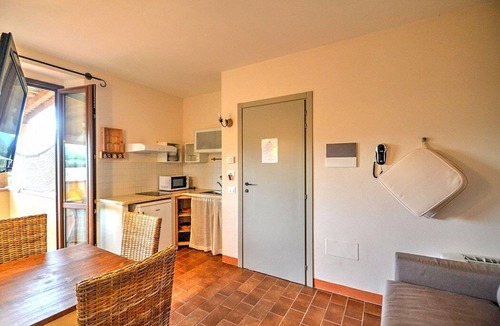 Marina di Castagneto Carducci House | Casa Aneto B: A welcoming apartment surrounded by the greenery, with Free WI-FI.