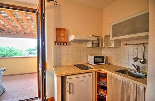 Marina di Castagneto Carducci House | Casa Aneto B: A welcoming apartment surrounded by the greenery, with Free WI-FI.