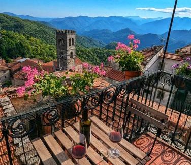 Montefegatesi House | Casa Bellavista