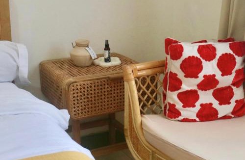 Depok House | Casa Bonita: Stylish, Affordable Home & Mini Pool