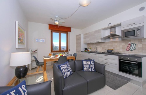 Peschiera del Garda Apartment | Casa dei Quadri - Lake View Flat with Balcony, Peschiera del Garda, Italy