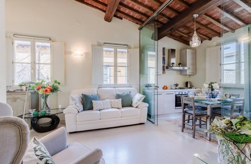 Lucca Historical Center Apartment | Casa Helene in Lucca