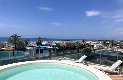 Forte dei Marmi Apartment | Casa Magniflex - Sea view Flat with Swimming pool