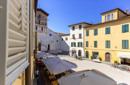 Lucca Historical Center Apartment | CASA SAN FREDIANO 3 Luxury Bedrooms and a Charming LUCCA View Inside the Walls