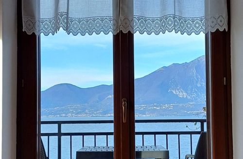 Torri del Benaco Apartment | Casa Stefano n. 4 - spectacular lake view - parking - WIFI free