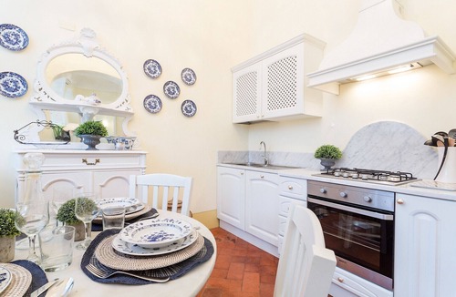 Lucca Historical Center Apartment | CASA VERA exquisite 2 bedrooms 2 baths apartment with garden, A/C