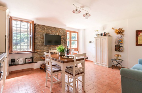 Strettoia House | CASALE STRETTOIESE - BIANCOSPINO Typical Stone farmhouse on Versilia Hills