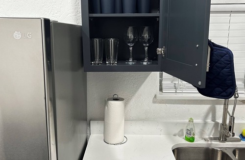 Oak Ridge Apartment | Central Orlando Private Suite With a Full kitchen and "living room"