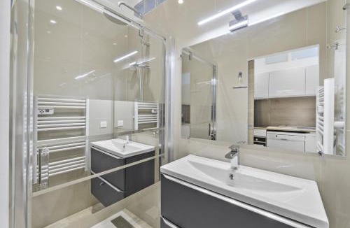 Cannes City Centre Apartment | Centre de Cannes 2 Bedrooms, 131 Rue d'Antibes à 5 minutes du palais