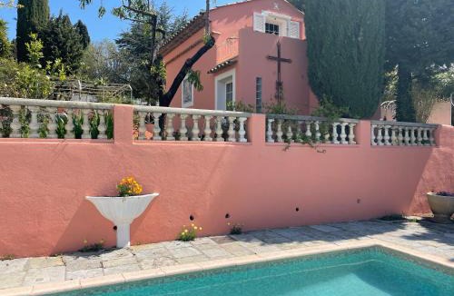 Saint Antoine Bed & Breakfast | Chambre d'hôtes duplex Le petit mas niçois de la Villa rose