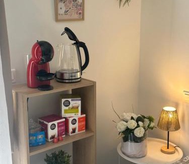 Pegomas Bed & Breakfast | Chambre indépendante climatisée et salle de bain privative