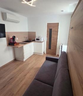 Roquefort-les-Pins Apartment | Chambre Studette