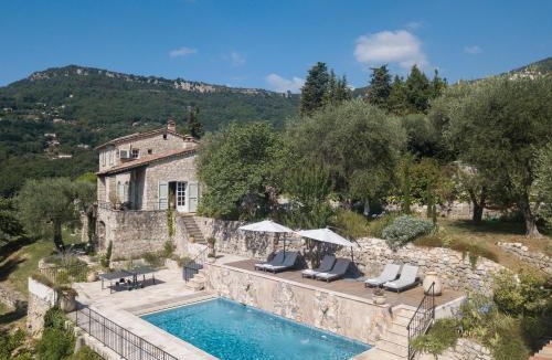 Le Bar-sur-Loup Villa | Charm, luxury, stunning views, villa with pool