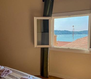 Villefranche-sur-Mer Apartment | Charmant 2 pièces rénové avec vue mer