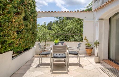 Carros Apartment | CHARMANT 2 PIECES DANS VILLA INDIVIDUELLE TERRASSES JARDIN