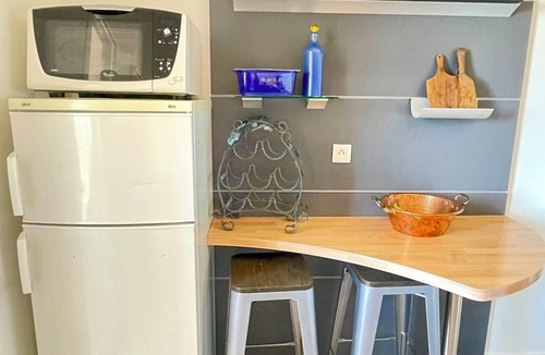 La Madeleine Apartment | Charming 1-bedroom flat WATER VIEW in lovely Nice, France. 5n from the BEACH.