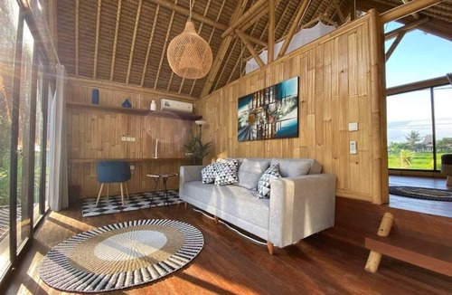 Peliatan Villa | Charming 1-bedroom villa in enchanting Ubud with AC, WiFi, and Ricefields View