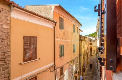 Licciana Nardi Apartment | Charming 2-bedroom apartment in lovely Licciana Nardi with WiFi
