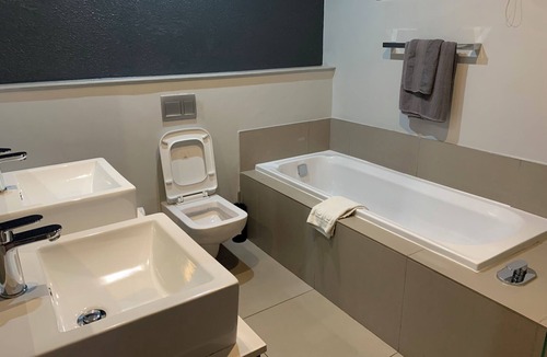 Pine Hills Apartment | Charming 2-bedroom apartment in delightful Orlando with AC, WiFi