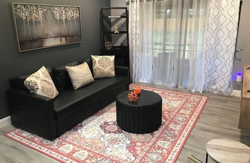 Orlando House | Charming 2-bedroom townhome in fabulous Orlando, family and pet friendly