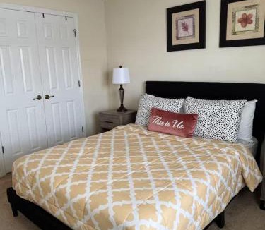 Bellavida House | Charming 3BR Resort Townhome with Private Pool near Disney