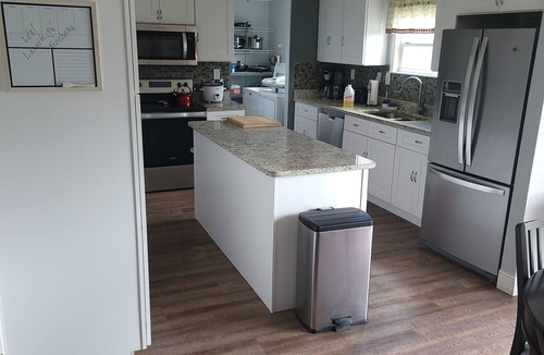 Kissimmee House | Charming 4-bedroom house with coffee/tea station WiFi and AC in Kissimmee