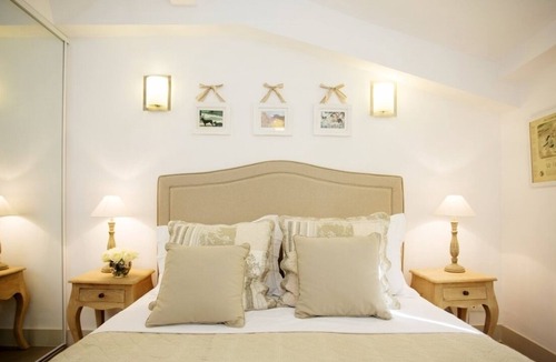 Old Town Apartment | Charming and Elegant Apartment in the heart of Old Nice (200m Sea)