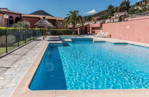 Theoule-Superieur Apartment | Charming apartment for 2 persons in quiet location, sea view, communal pool