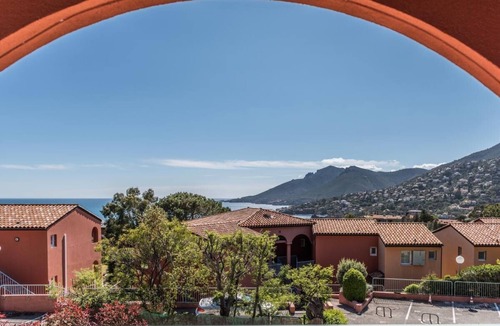 Theoule-Superieur Apartment | Charming apartment for 2 persons in quiet location, sea view, communal pool