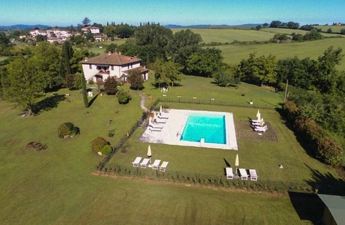 Poggiarello Apartment | CHARMING APARTMENT WITH SWIMMING POOL 35 KM FLORENCE, 20 KM SIENA, 12 KM CHIANTI