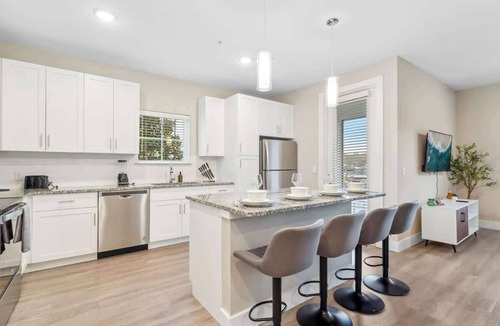 Southeast Orlando Apartment | Charming King Suite, Near Universal & Pet-Friendly