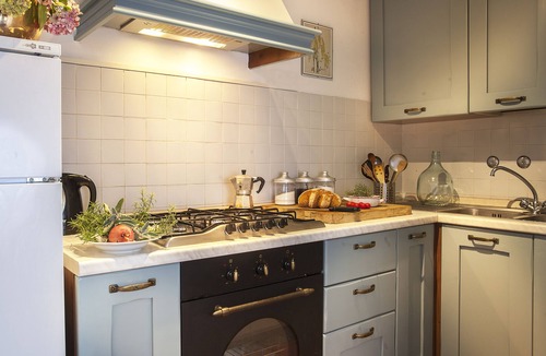 Scheggia Apartment | Charming recently renovated Apt 3bd/2bt in Tuscan countryside w shared pool