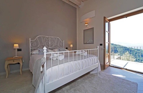 Licciana Nardi Villa | Charming Restored Farmhouse With Ample Spaces To Relax
