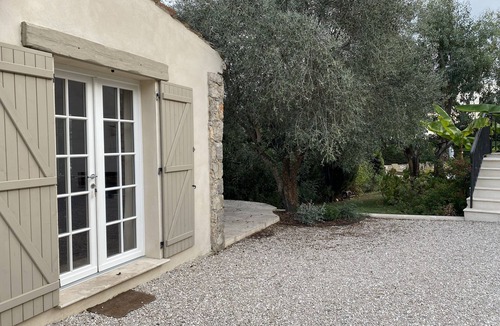 Le Collet Apartment | Charming self-contained studio near Valbonne