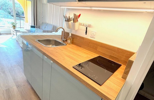 Beausoleil Condo | Charming studio in a residence with a swimming pool, tastefully decorated and offering all the comfort you need. Ideally located just steps from the Principality of Monaco and right next to a grocery store open 7 days a week.