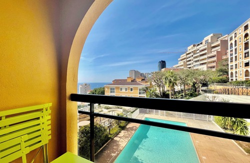 Roquebrune-Cap-Martin Condo | Charming studio in a residence with a swimming pool, tastefully decorated and offering all the comfort you need. Ideally located just steps from the Principality of Monaco and right next to a grocery store open 7 days a week.