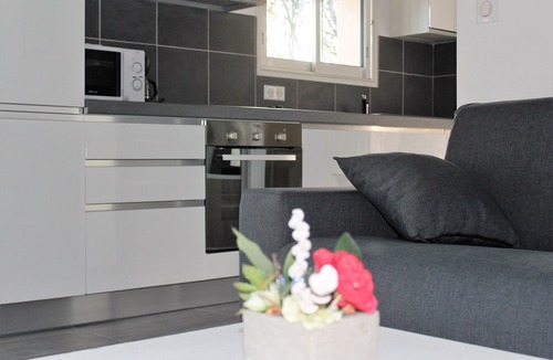 La Pointe Villa | CHARMING VILLA 15 MIN FROM NICE WITH COMMON POOL
