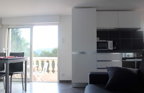 La Pointe Villa | CHARMING VILLA 15 MIN FROM NICE WITH COMMON POOL