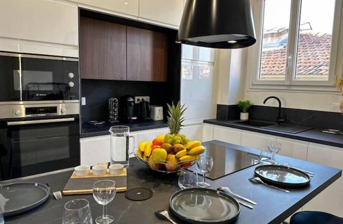 Saint-Sylvestre Apartment | Chic 2 Bedroom, 4-6 pers, Garage, Renovated, AC, Wi-Fi, Tram