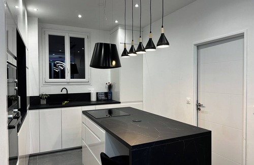 Saint-Sylvestre Apartment | Chic 2 Bedroom, 4-6 pers, Garage, Renovated, AC, Wi-Fi, Tram