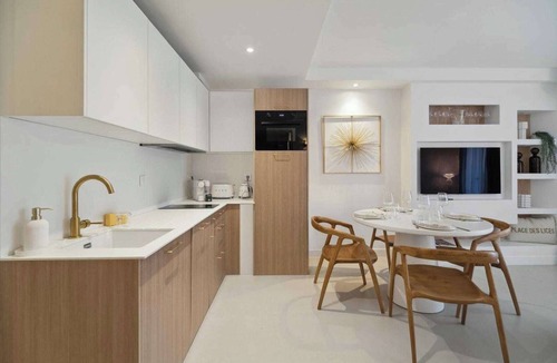 Saint-Tropez City Centre Apartment | Chic 2BR/4P Apartment – Saint-Tropez Lices