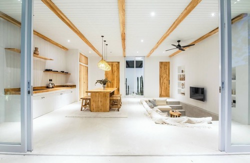 Pecatu Villa | Chic 2BR Villa, 4min to Bingin's Beach Bliss